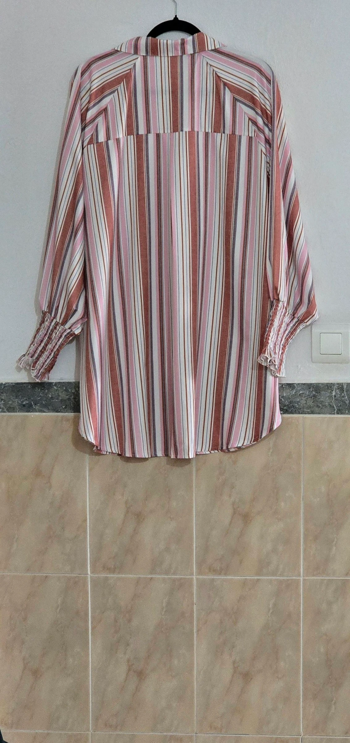 Camisa de rayas multicolor con elástico en puños  – photo 6